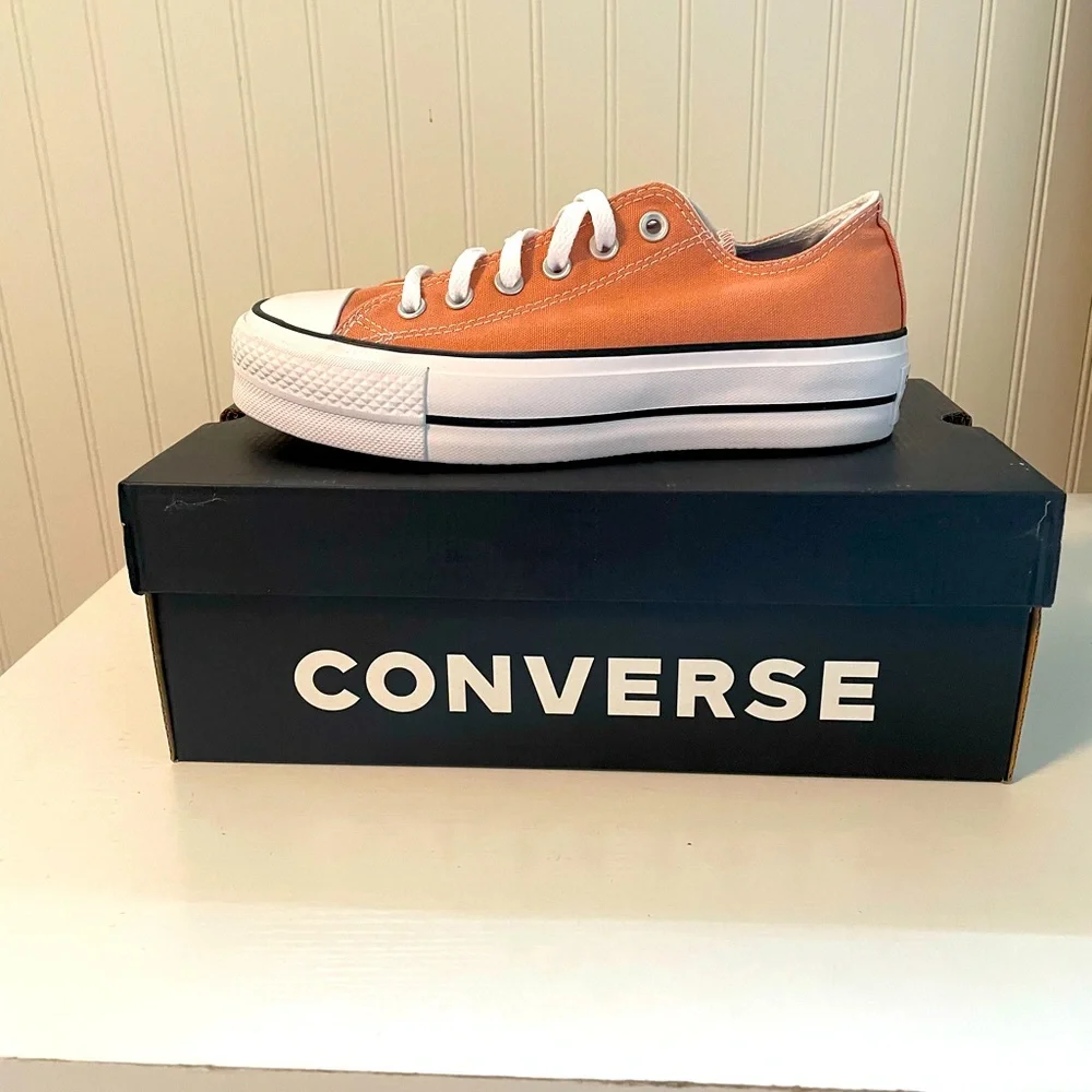 Converse Chuck Taylor Platform Sneaker - Picture 1 of 5